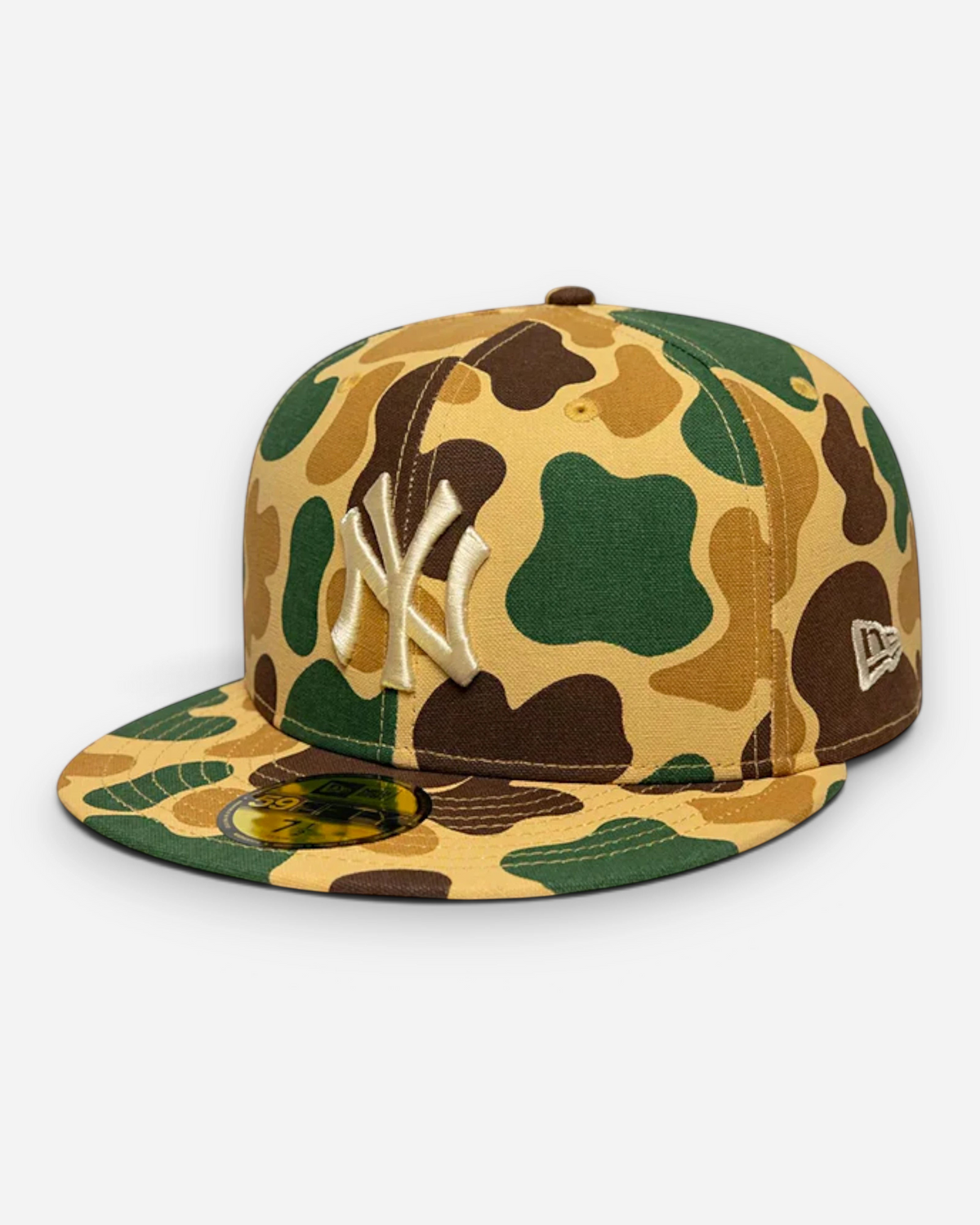 Astrofat New York Yankees 59FIFTY fitted cap featuring a beige and green camouflage pattern and flat visor.