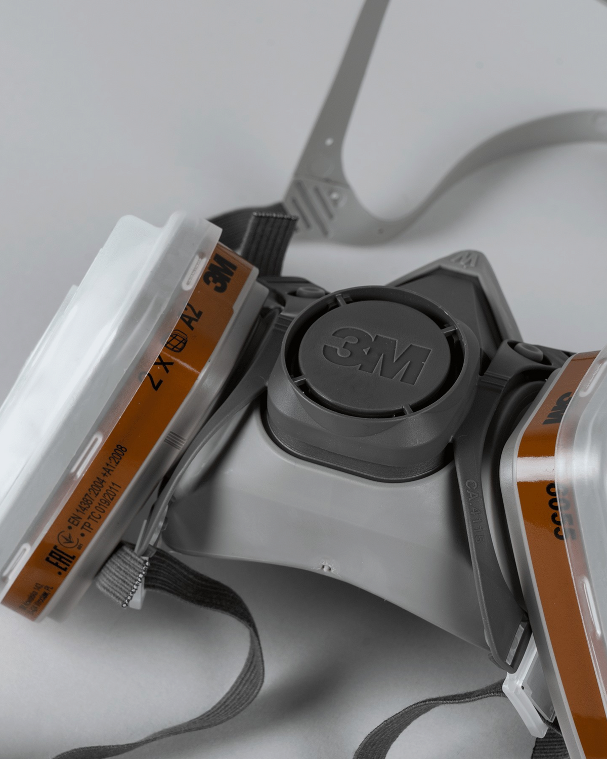 Astrofat 3M 4251+ A1P2 reusable half-mask respirator with integrated filters for organic vapors and fine particles.