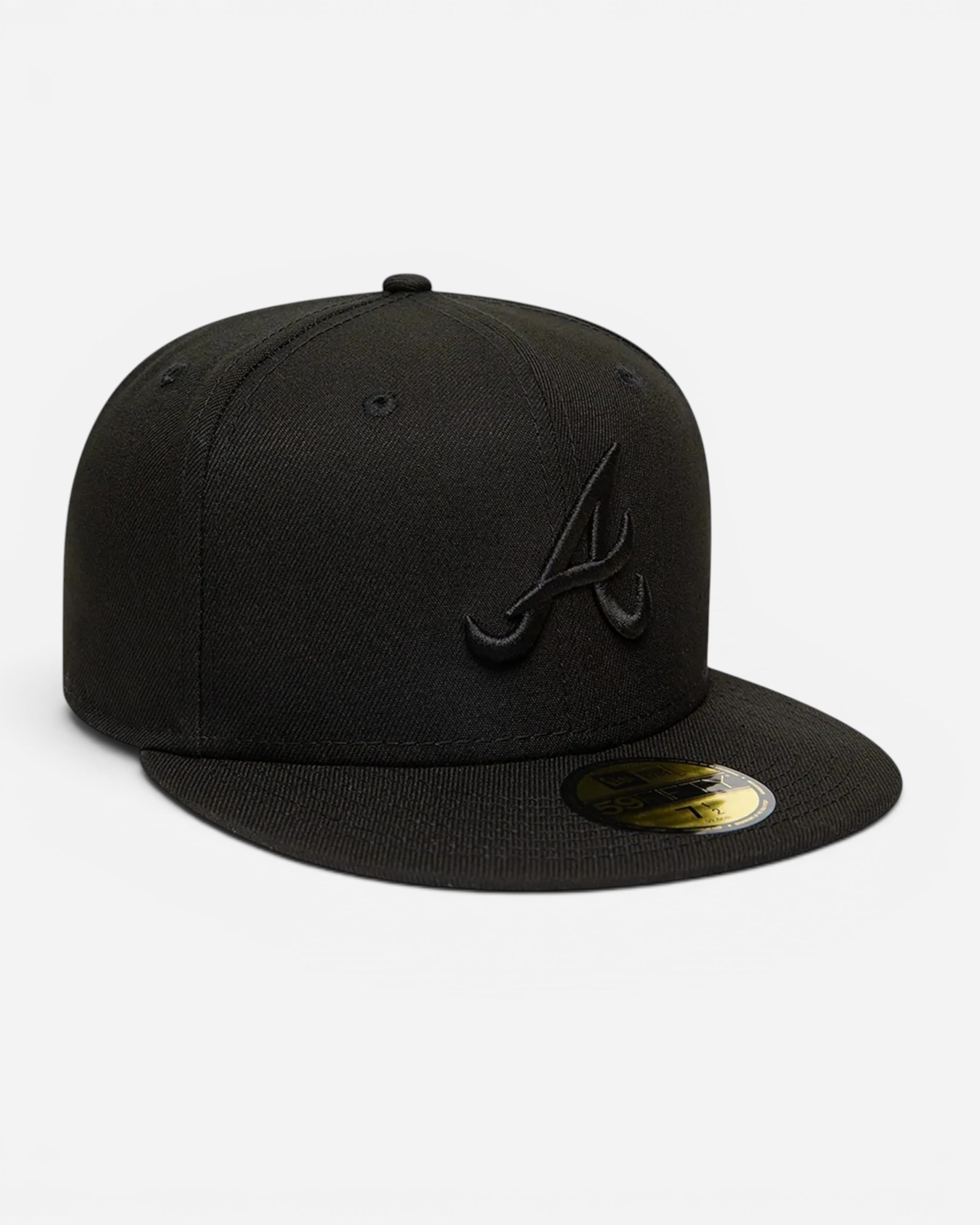 Astrofat Atlanta Braves 59FIFTY fitted cap in all black with a structured crown and flat visor.