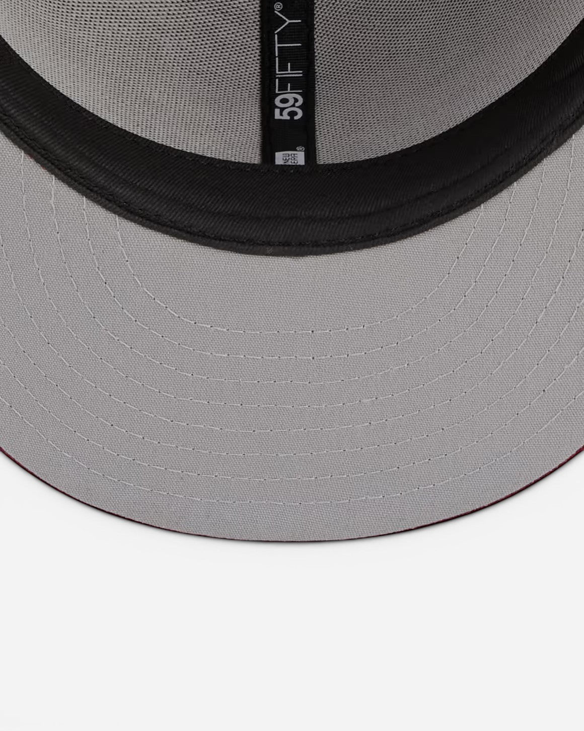 Astrofat Chicago Bulls 59FIFTY fitted cap featuring a bordeaux crown and grey undervisor with New Era branding