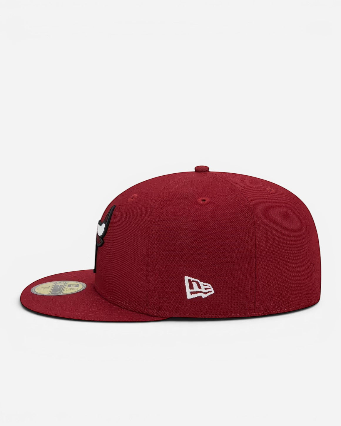 Astrofat 59FIFTY Chicago Bulls fitted cap in bordeaux red with a side patch and embroidered team logo.