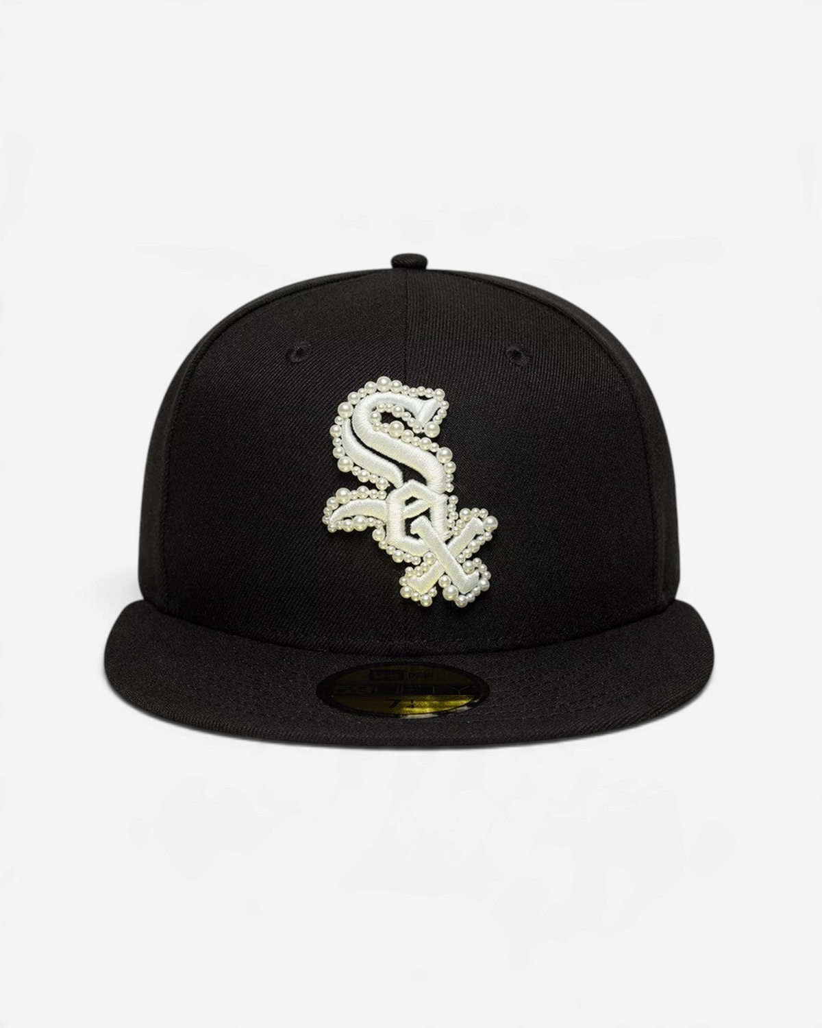 Astrofat 59FIFTY fitted cap in black featuring a Chicago White Sox logo embellished with white faux pearls.