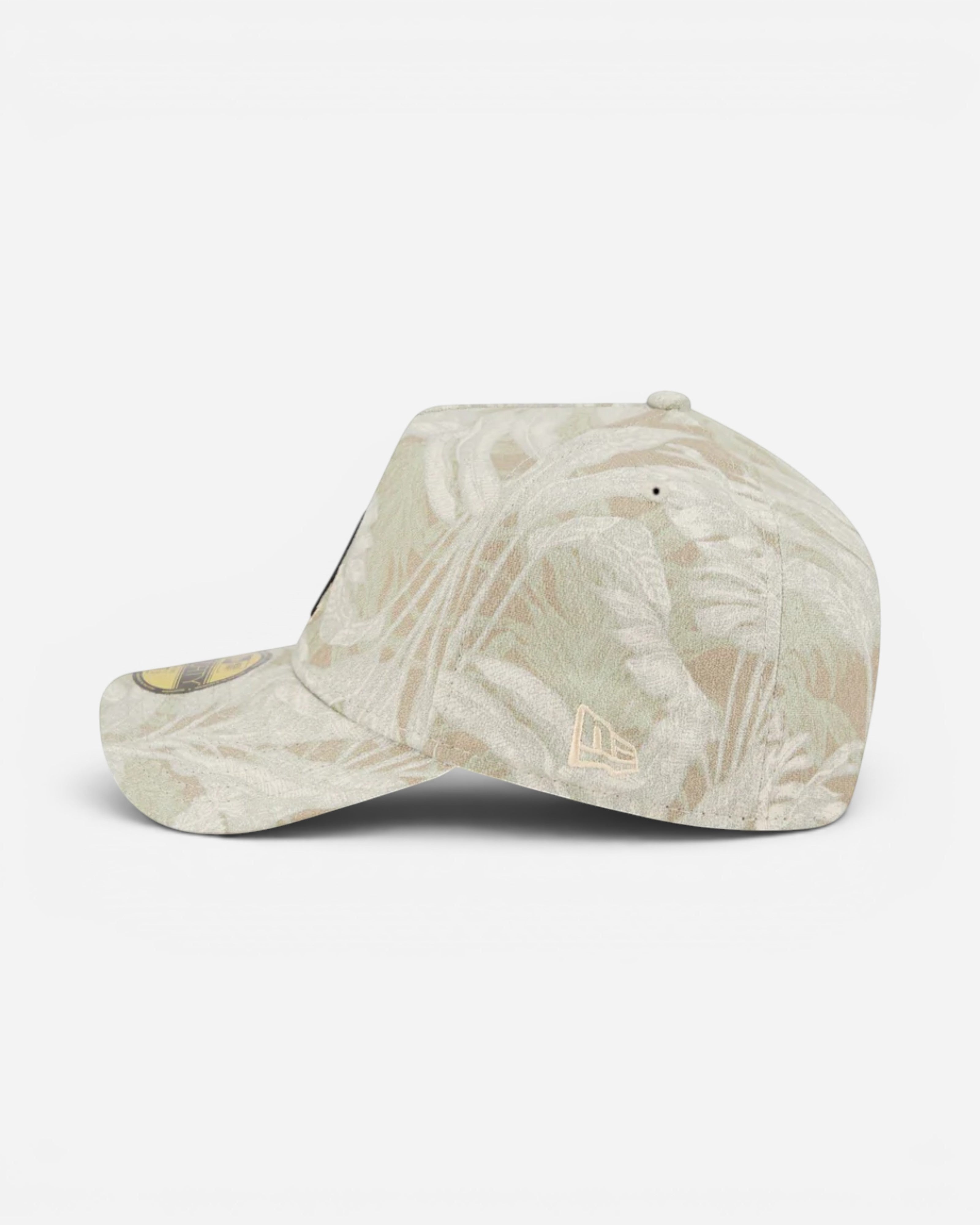Astrofat 59FORTY A-Frame fitted cap with a leafy palm print in beige and green, featuring Chicago White Sox logo.