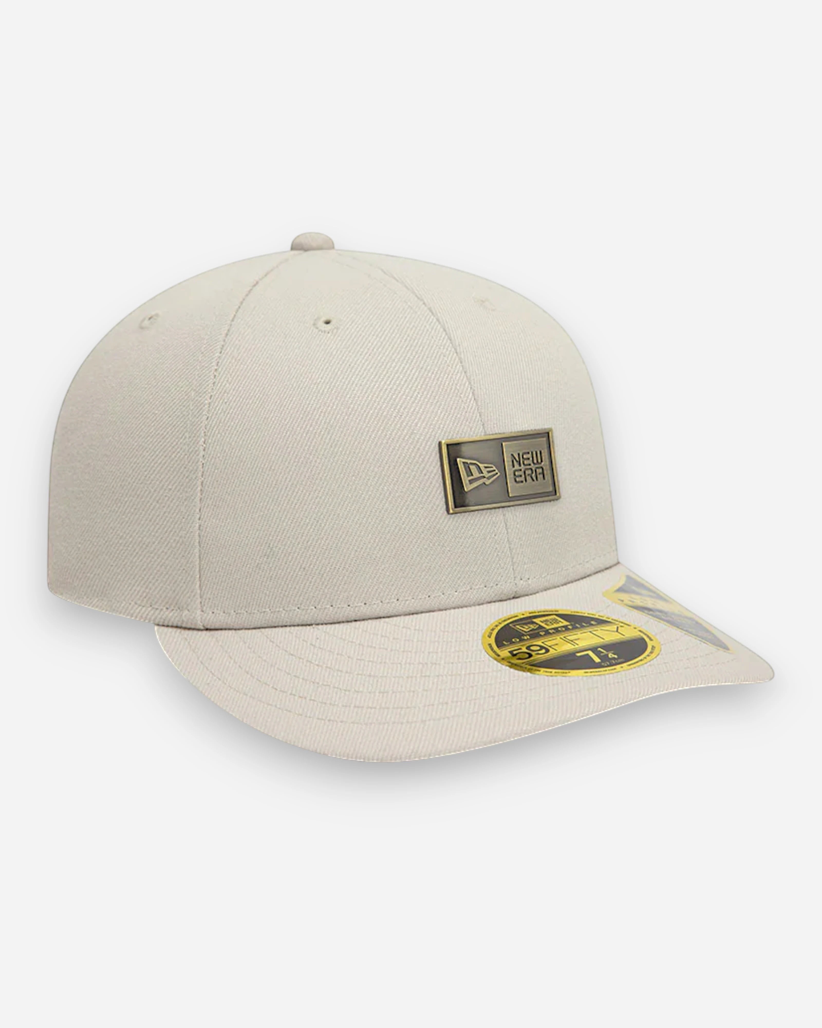 Astrofat 59FIFTY Low Profile cap in light beige with a metallic New Era badge on the front and a flat visor.