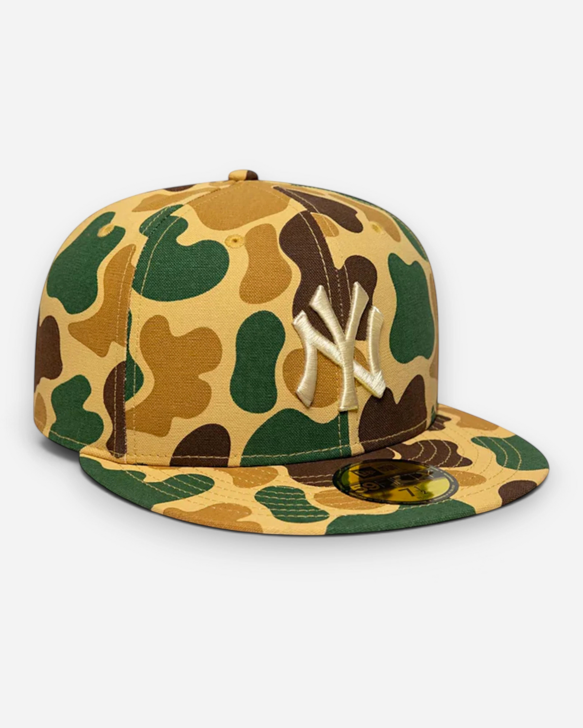 Astrofat 59FIFTY New York Yankees fitted cap featuring a beige camo print, flat visor, and embroidered team logo.