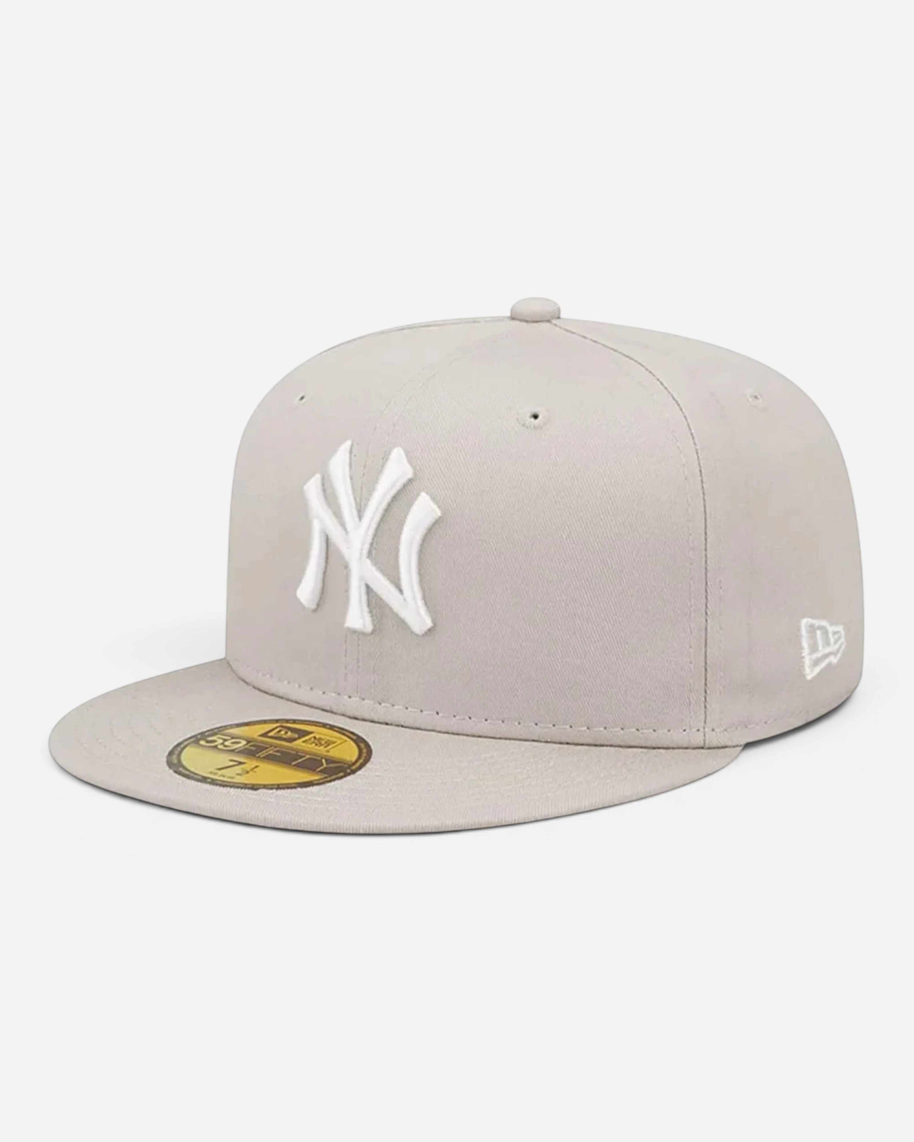 Astrofat cream 59FIFTY New York Yankees fitted cap with white team logo and flat visor