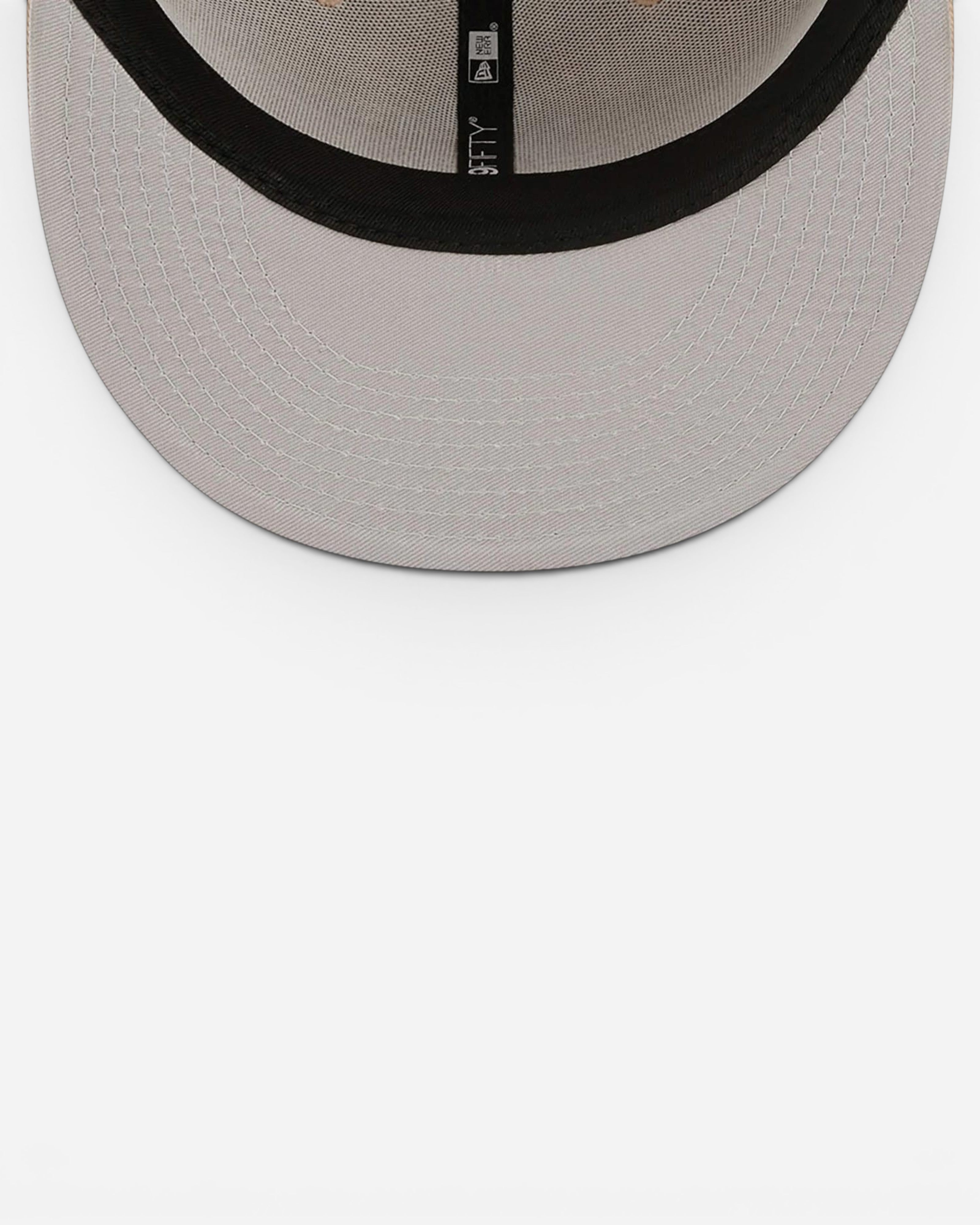Astrofat cream 59FIFTY New York Yankees fitted cap with a flat visor and structured crown.