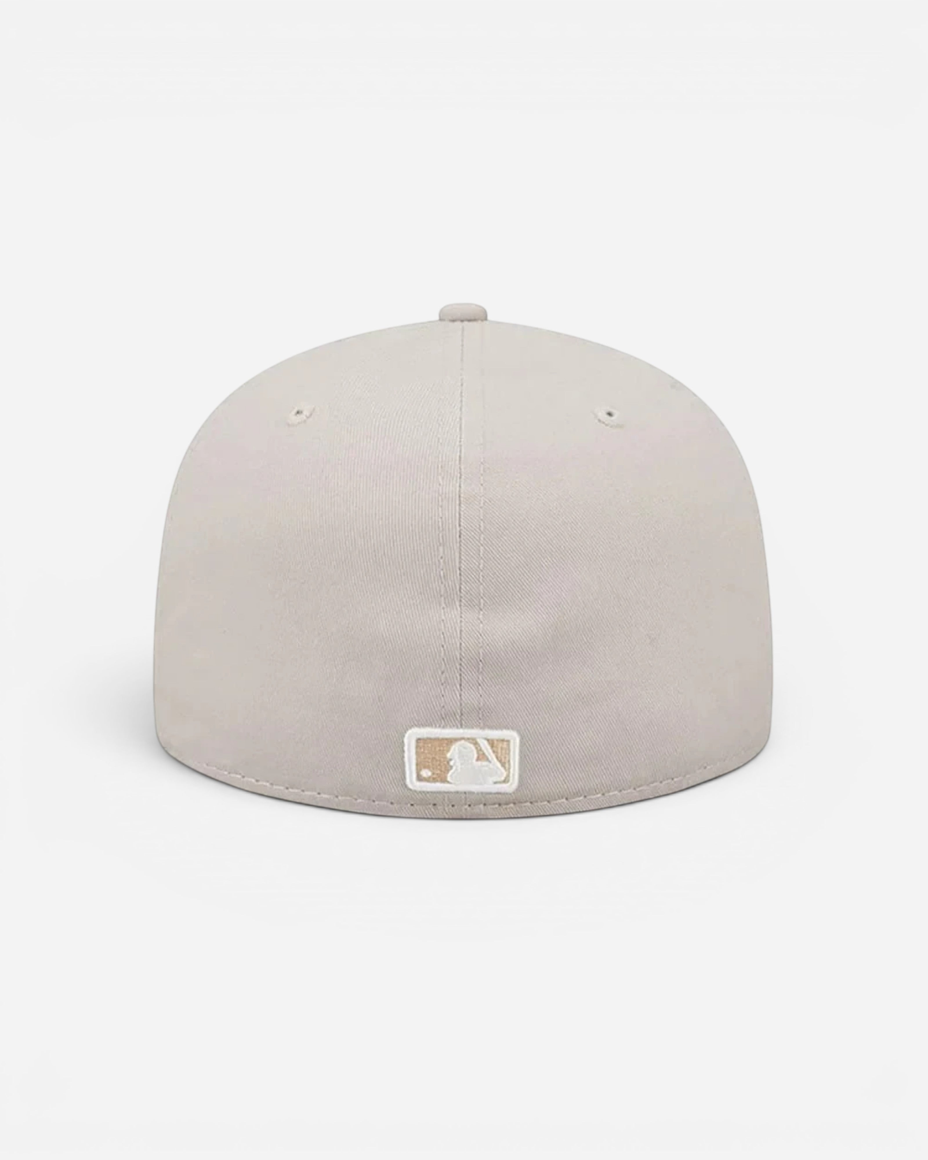 Astrofat cream 59FIFTY New York Yankees fitted cap featuring the MLB logo on the back and a structured crown.