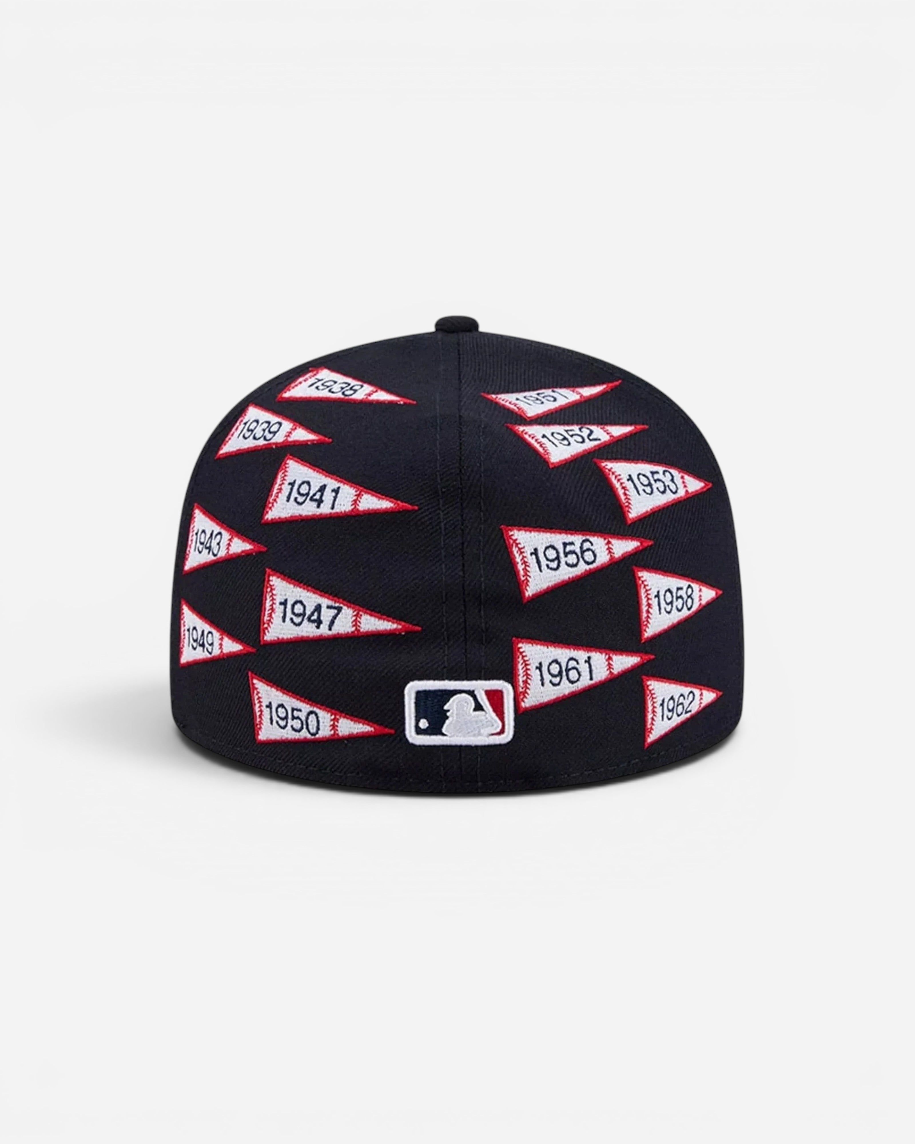 Astrofat New York Yankees 59FIFTY fitted cap in navy blue featuring embroidered white pennant flags with championship years