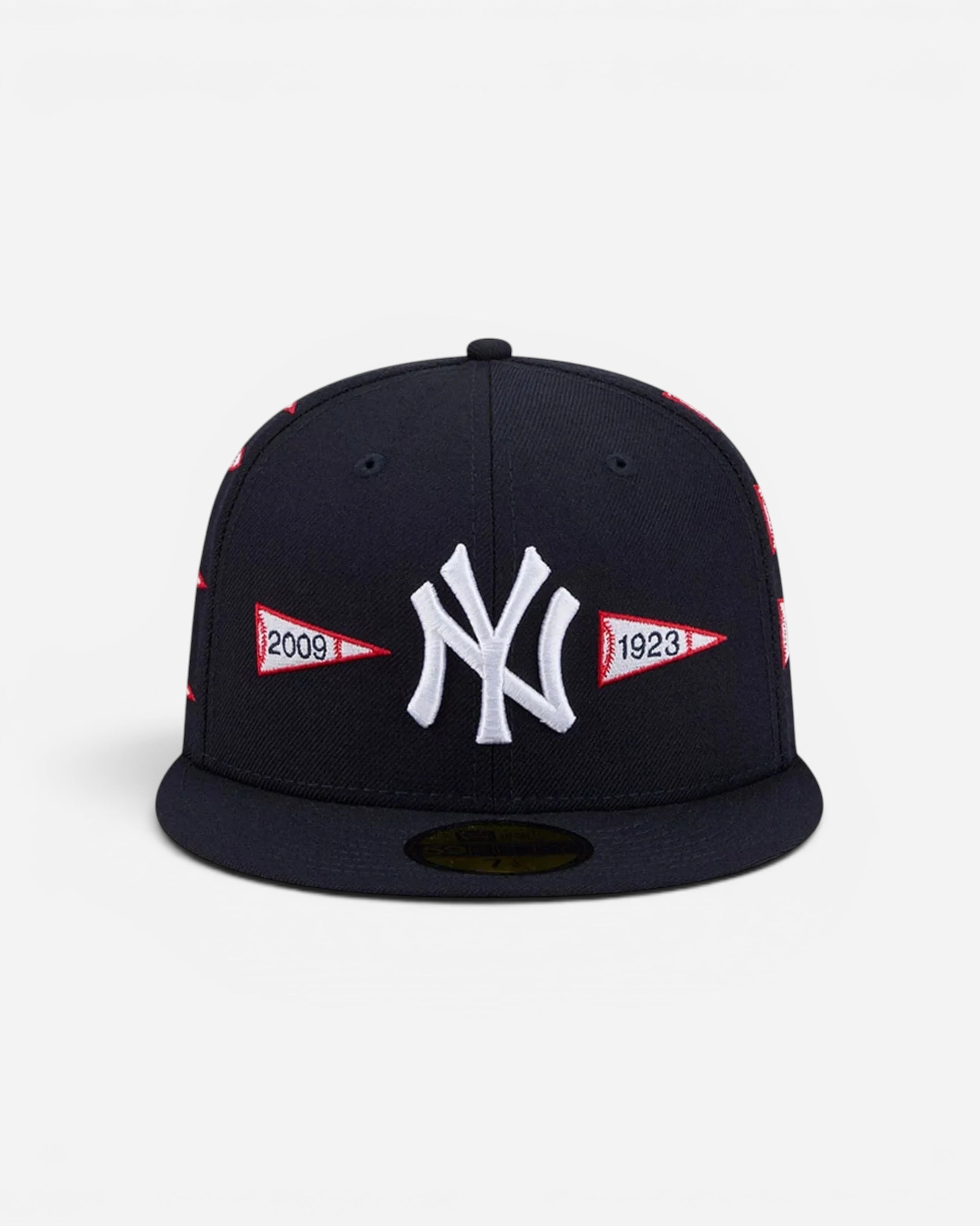 Astrofat New York Yankees 59FIFTY fitted cap in navy blue with embroidered white team logo and red pennant flag details.
