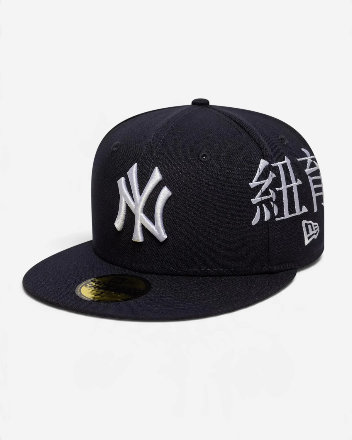 Astrofat 59FIFTY New York Yankees fitted cap in black with white embroidered Kanji and team logo on a flat visor