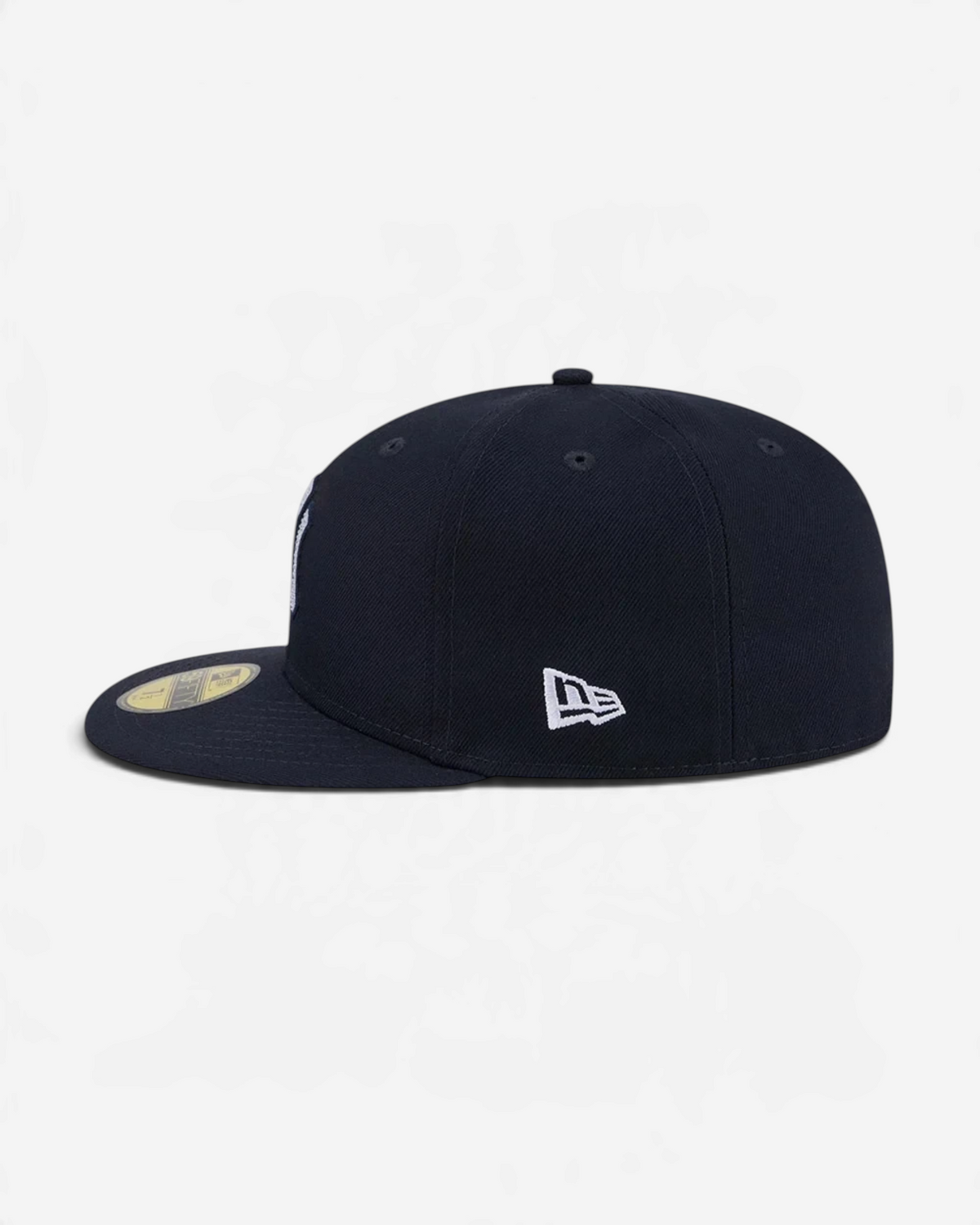 Astrofat navy blue New York Yankees 59FIFTY fitted cap with flat visor and white New Era flag embroidery on the side