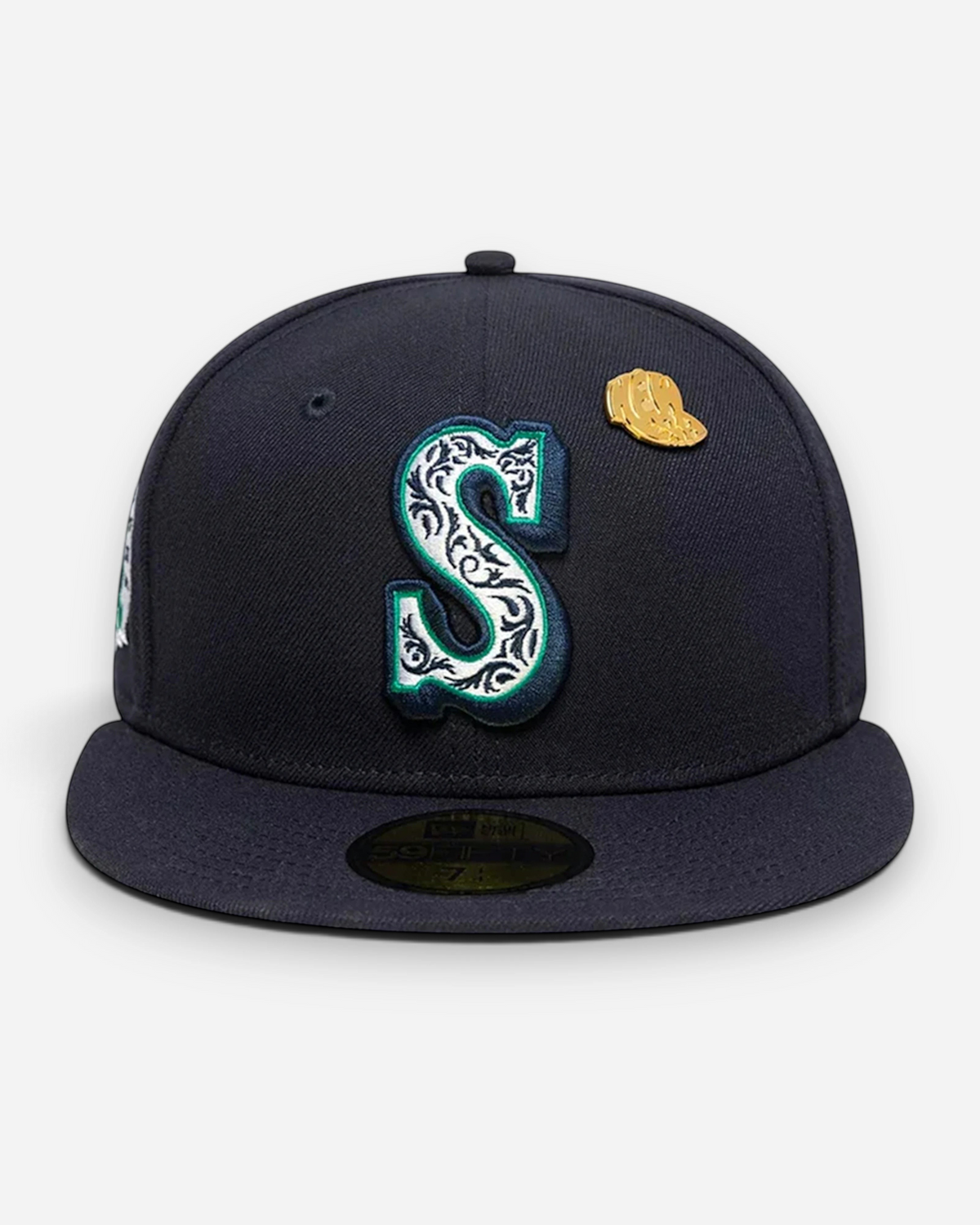 Astrofat navy Seattle Mariners 59FIFTY fitted cap with Cooperstown logo, flat brim, and gold New Era heritage pin.