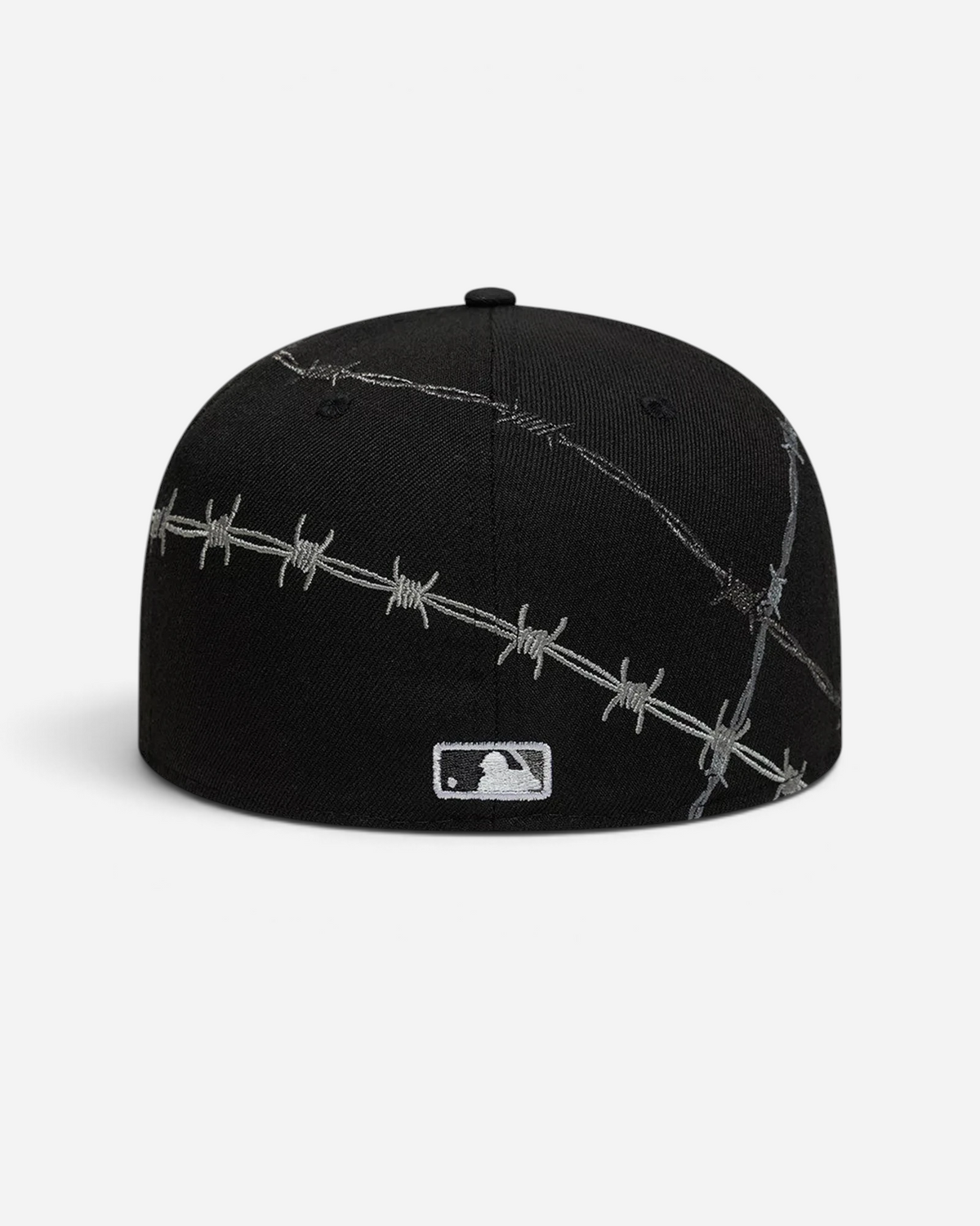 Astrofat New York Yankees 59FIFTY fitted cap in navy with 2000 World Series patch and embroidered barbed wire detail.