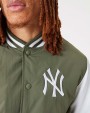 NEW ERA New York Yankees Half Logo Oversized Hoodie Black